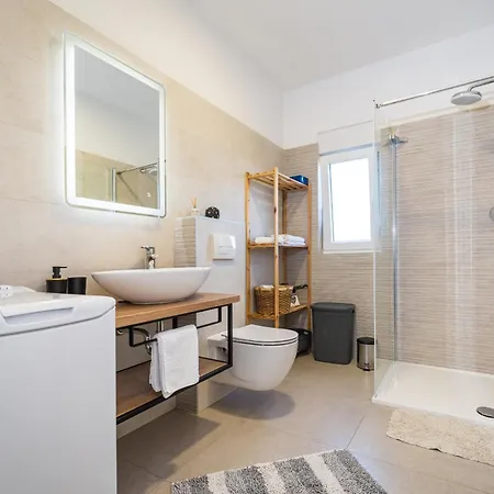 Апартаменты Vista Mare 2 With Heated Pool *