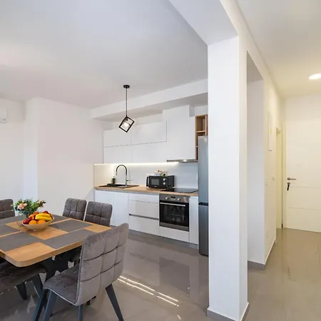 Vista Mare 2 With Heated Pool Апартаменты