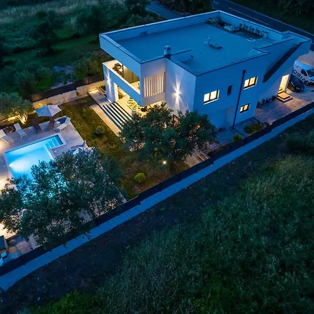 Vista Mare 2 With Heated Pool *