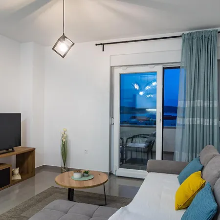 Апартаменты Vista Mare 2 With Heated Pool