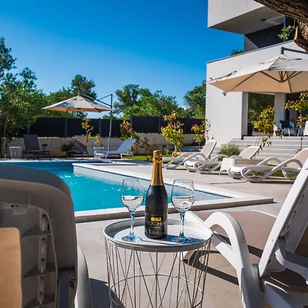 Апартаменты Vista Mare 2 With Heated Pool *