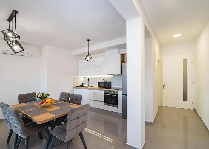 Vista Mare 2 With Heated Pool Apartment