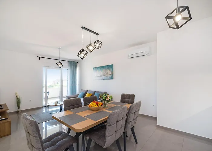 Vista Mare 2 With Heated Pool Apartment *