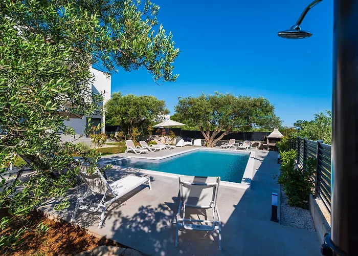 Vista Mare 2 With Heated Pool Apartment