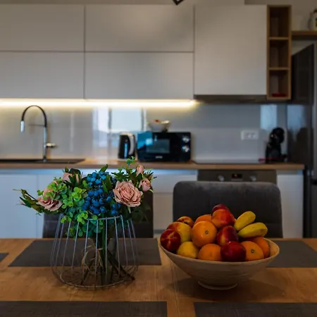 Appartamento Vista Mare 2 With Heated Pool