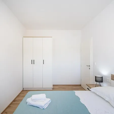 Vista Mare 2 With Heated Pool *