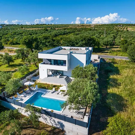 Appartamento Vista Mare 2 With Heated Pool