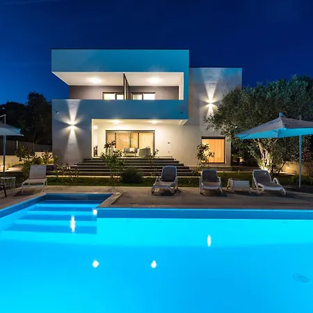 Vista Mare 2 With Heated Pool Апартаменты *