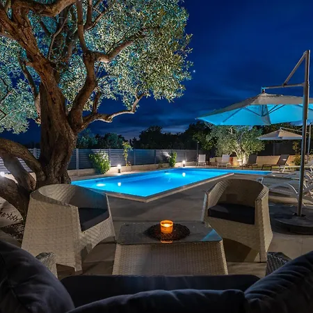 Vista Mare 2 With Heated Pool *