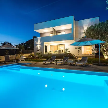 아파트 Vista Mare 2 With Heated Pool